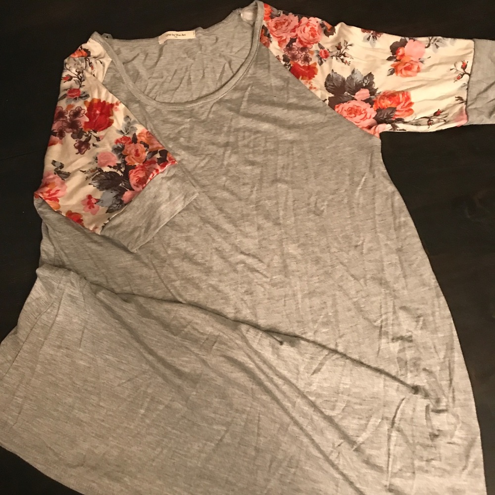 ***SOLD***Floral sleeves top